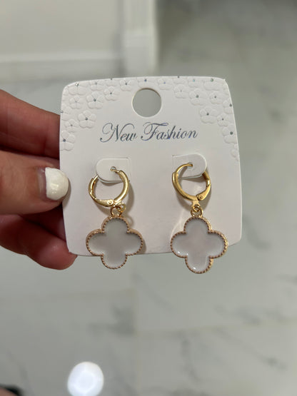 Fashion earring clover